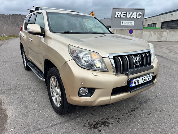Toyota Land Cruiser 4 of 30