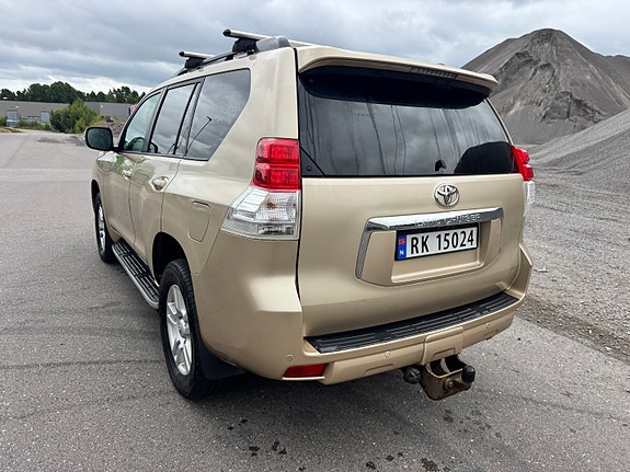 Toyota Land Cruiser 10 of 30