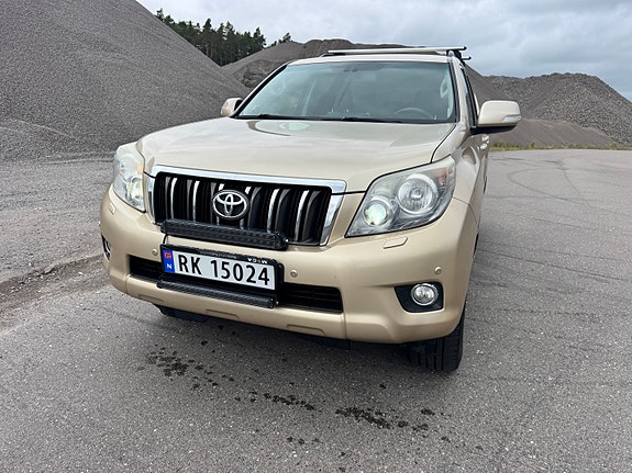 Toyota Land Cruiser 2 of 30