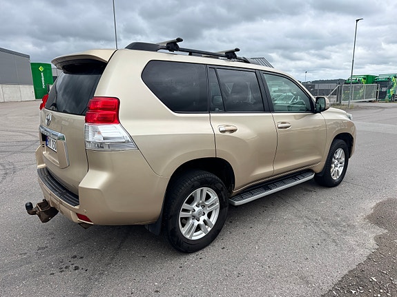 Toyota Land Cruiser 7 of 30