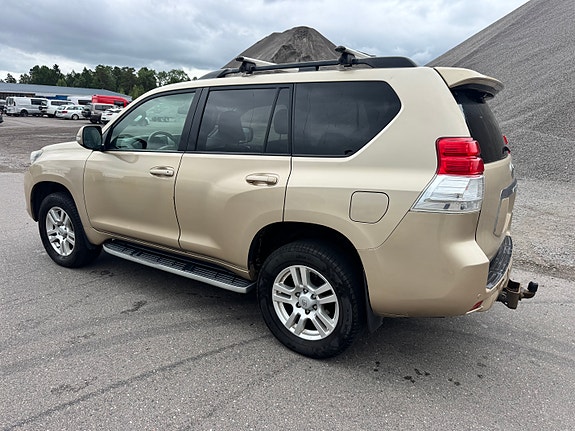 Toyota Land Cruiser 11 of 30