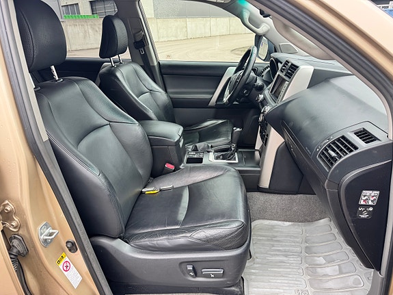 Toyota Land Cruiser 21 of 30