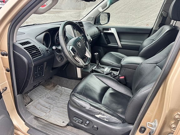 Toyota Land Cruiser 23 of 30