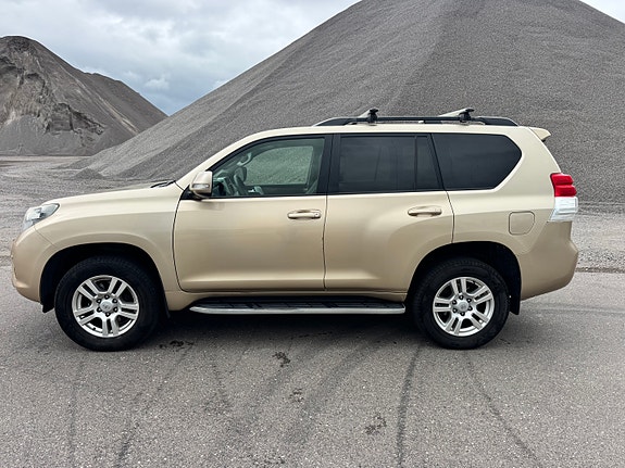 Toyota Land Cruiser 12 of 30
