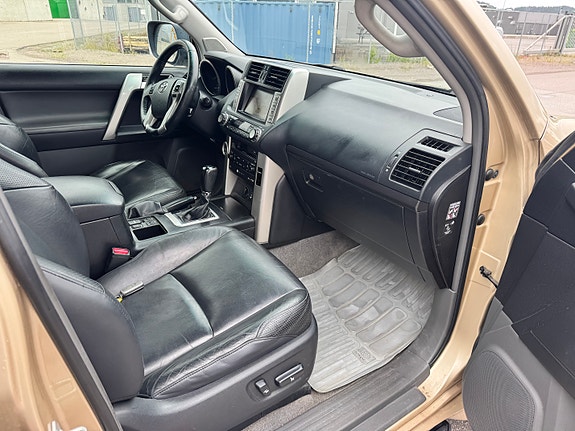 Toyota Land Cruiser 20 of 30