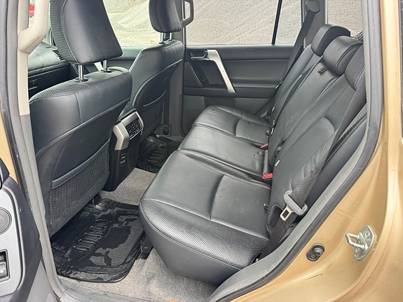Toyota Land Cruiser 14 of 30