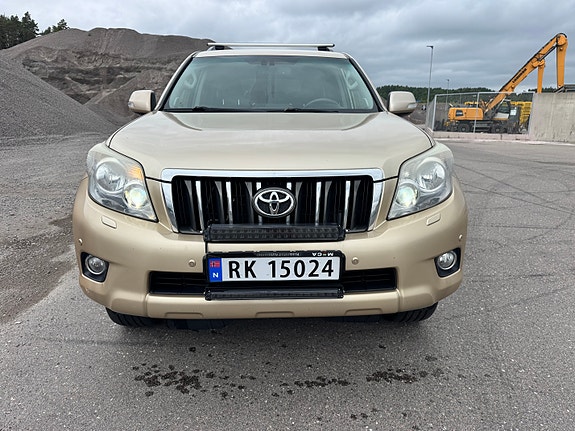 Toyota Land Cruiser 3 of 30