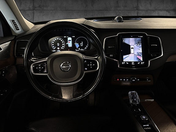 Volvo XC90 10 of 19