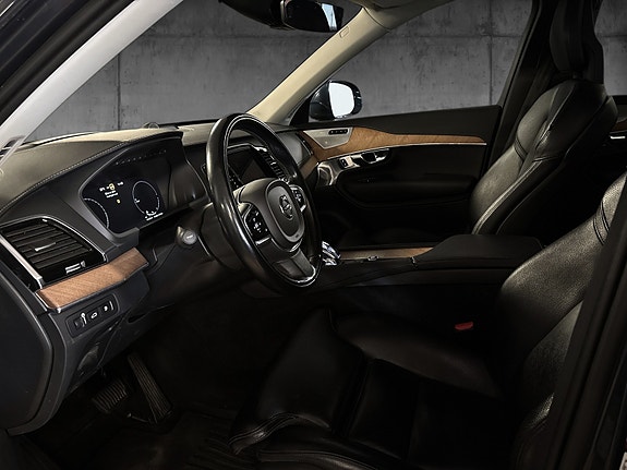 Volvo XC90 13 of 19