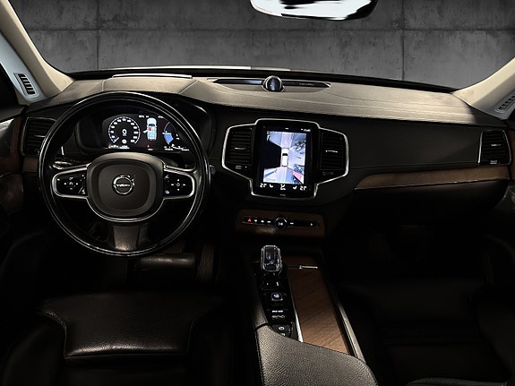 Volvo XC90 11 of 19