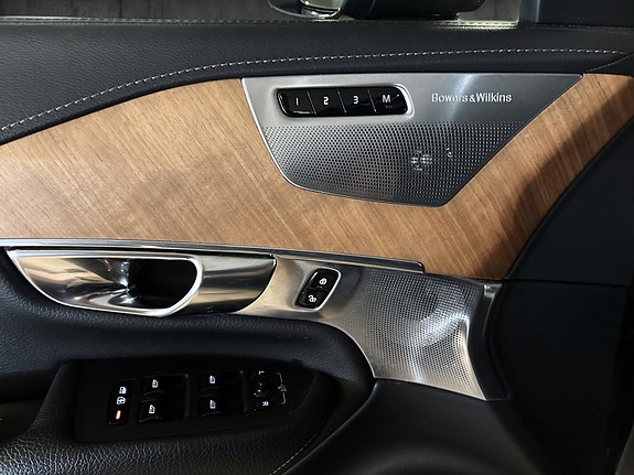 Volvo XC90 15 of 19