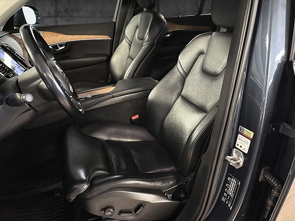 Volvo XC90 14 of 19