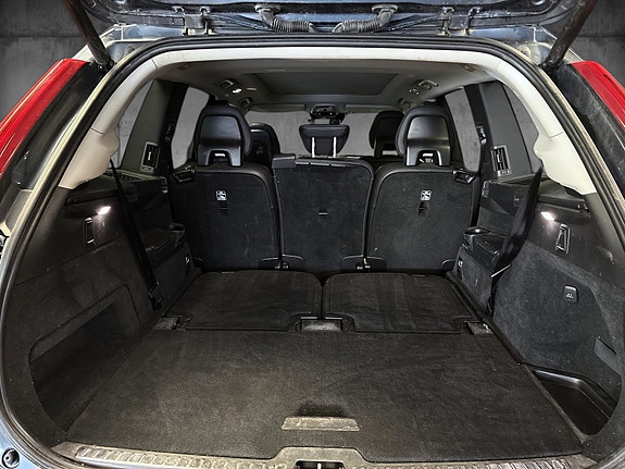 Volvo XC90 19 of 19