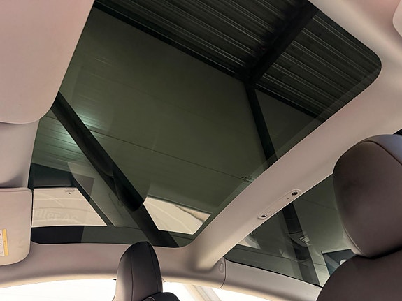Tesla Model 3 28 of 29