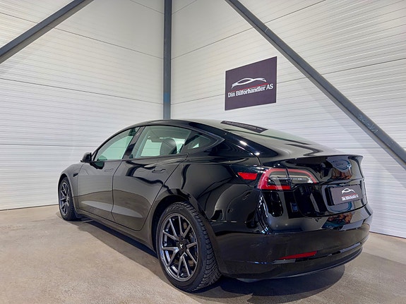 Tesla Model 3 8 of 29