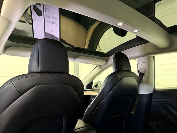 Tesla Model 3 12 of 29