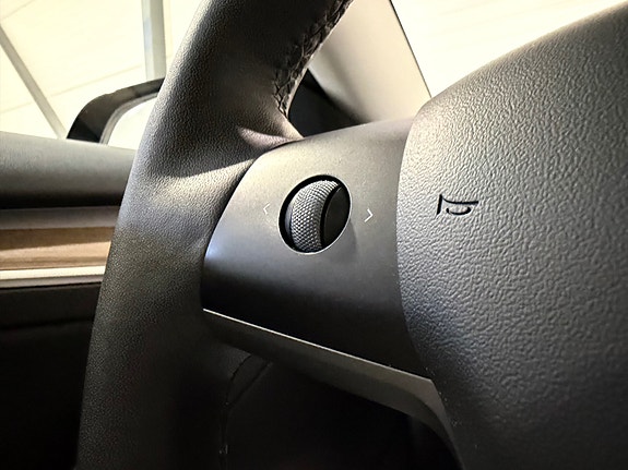 Tesla Model 3 19 of 29