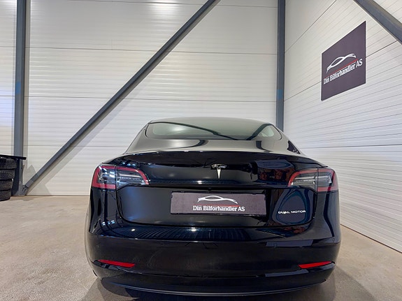 Tesla Model 3 7 of 29