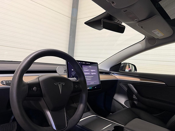 Tesla Model 3 18 of 29