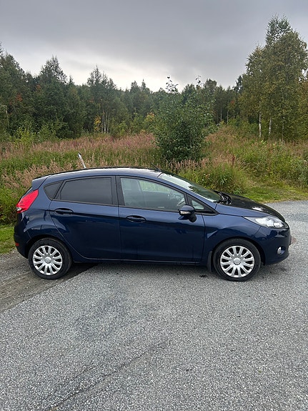 Ford Fiesta 2 of 12
