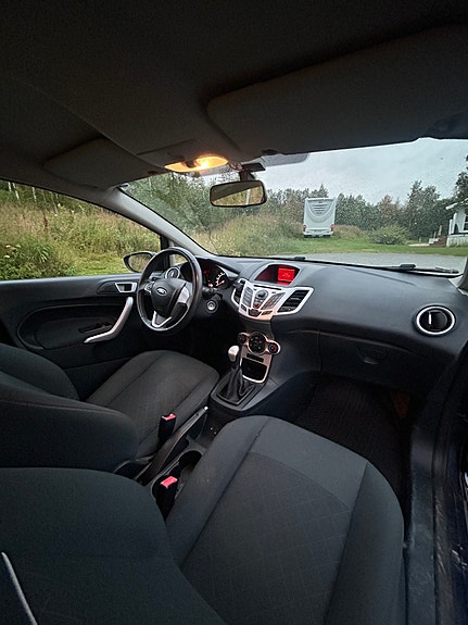 Ford Fiesta 9 of 12