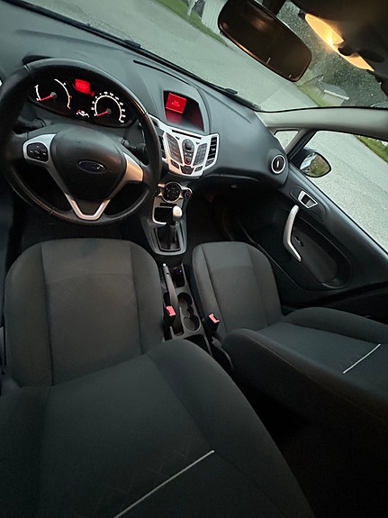 Ford Fiesta 8 of 12