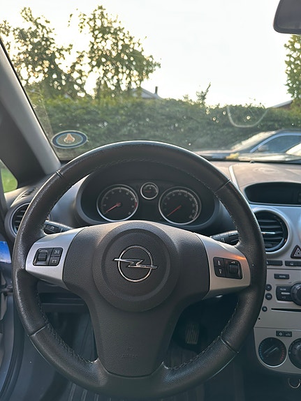 Opel Corsa 2 of 14