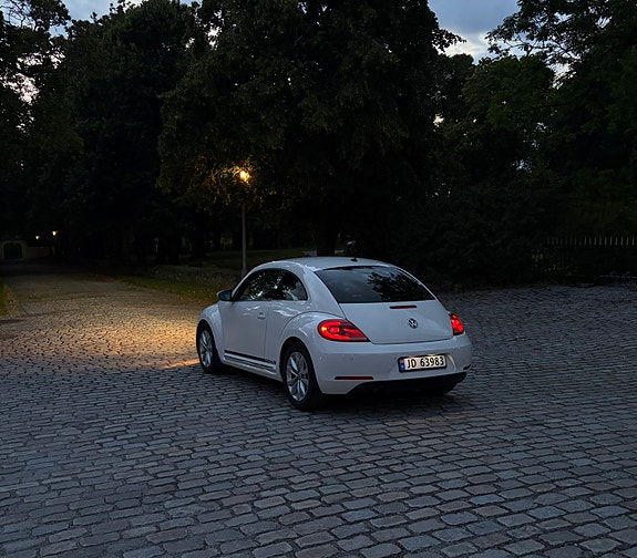Volkswagen Beetle 2 of 8