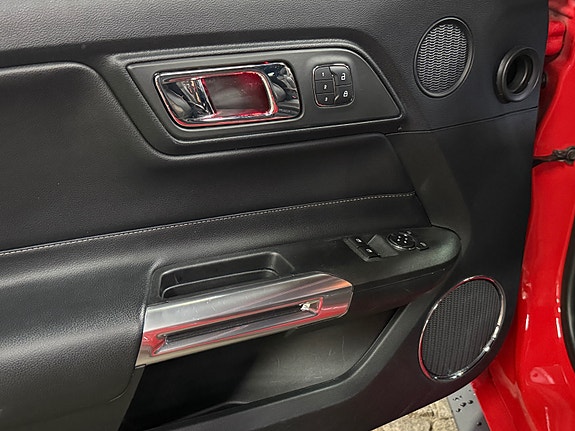 Ford Mustang 18 of 19