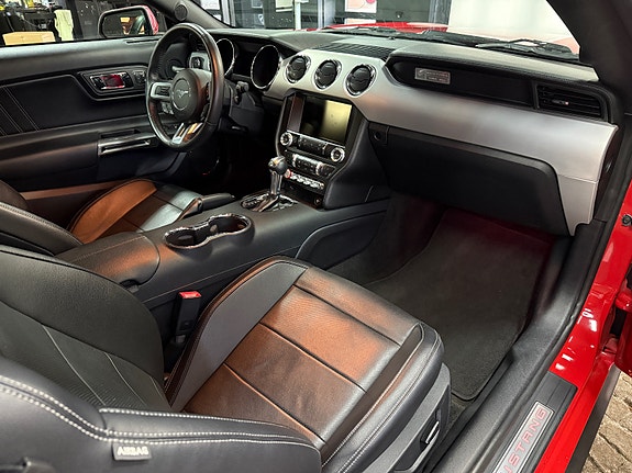 Ford Mustang 8 of 19