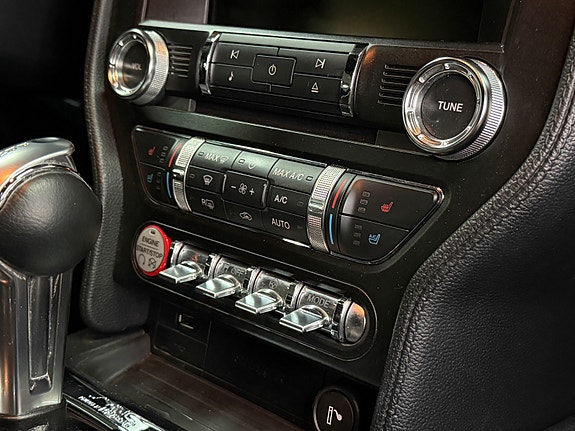 Ford Mustang 10 of 19