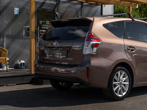 Toyota Prius+ Seven 4 of 30