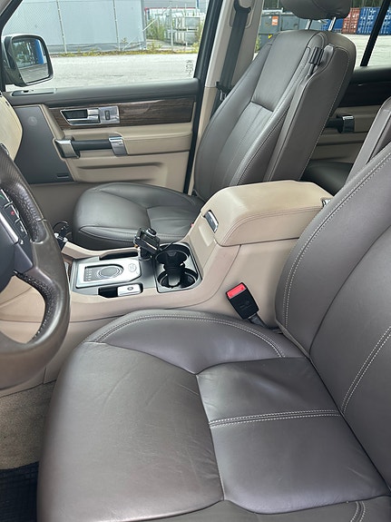 Land Rover Discovery 4 10 of 26