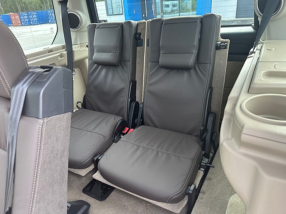 Land Rover Discovery 4 14 of 26