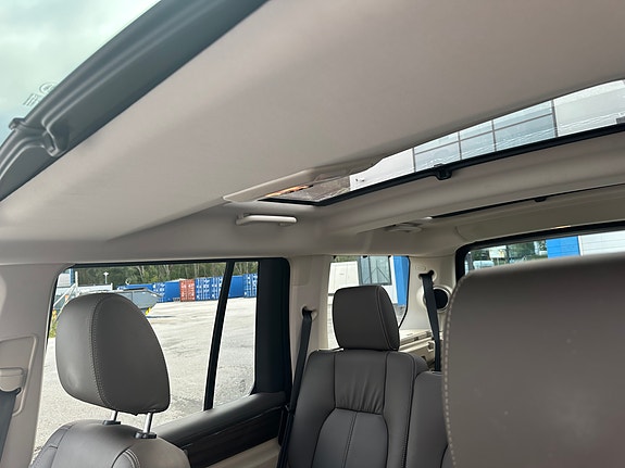 Land Rover Discovery 4 11 of 26