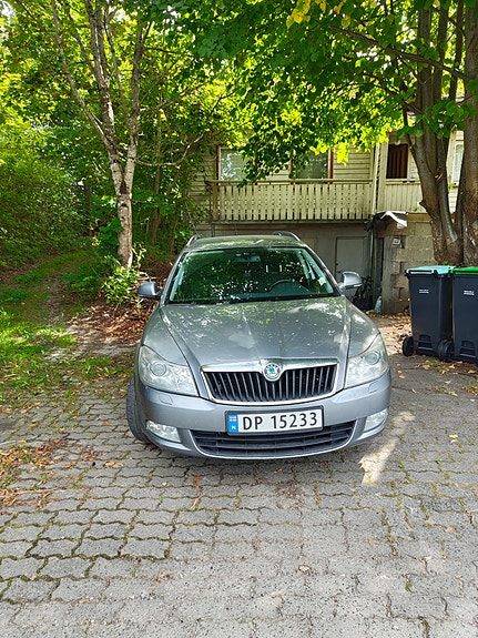 Skoda Octavia 2 of 9