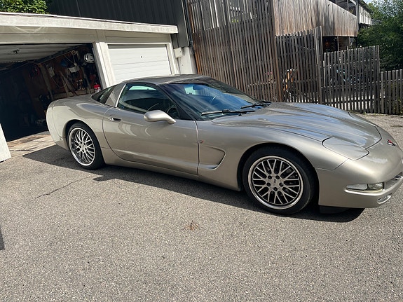 Chevrolet Corvette 4 of 11