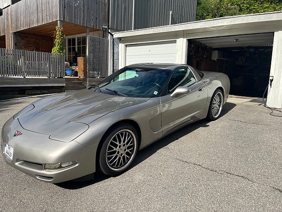 Chevrolet Corvette 3 of 11