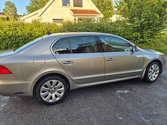 Skoda Superb 5 of 10