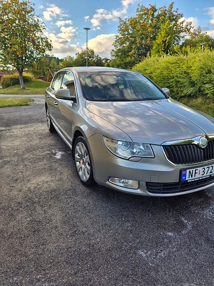 Skoda Superb 2 of 10