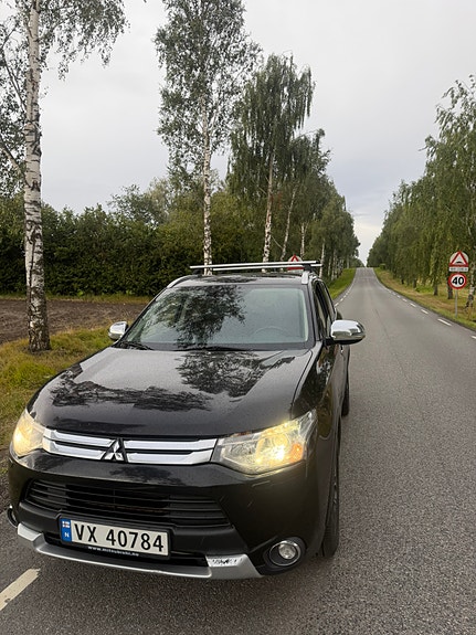 Mitsubishi Outlander 2 of 13