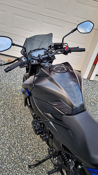 Suzuki GSX-S 750 2 of 14