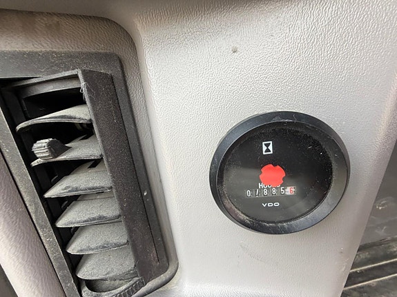 Volvo G946B 26 of 30