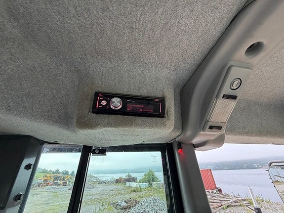 Volvo G946B 28 of 30