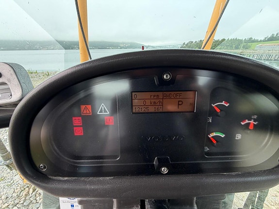Volvo G946B 24 of 30