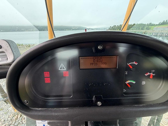 Volvo G946B 23 of 30