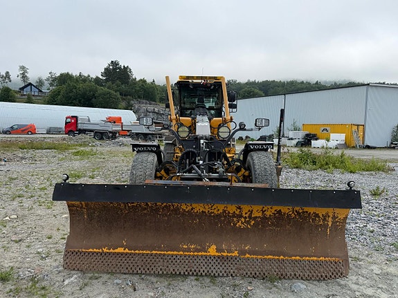 Volvo G946B 8 of 30