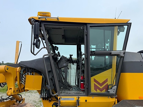 Volvo G946B 10 of 30