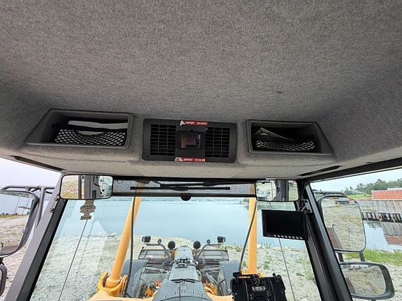 Volvo G946B 18 of 30