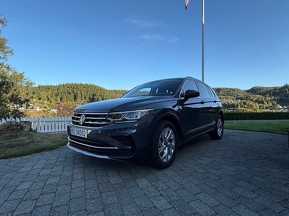Volkswagen Tiguan 2 of 12